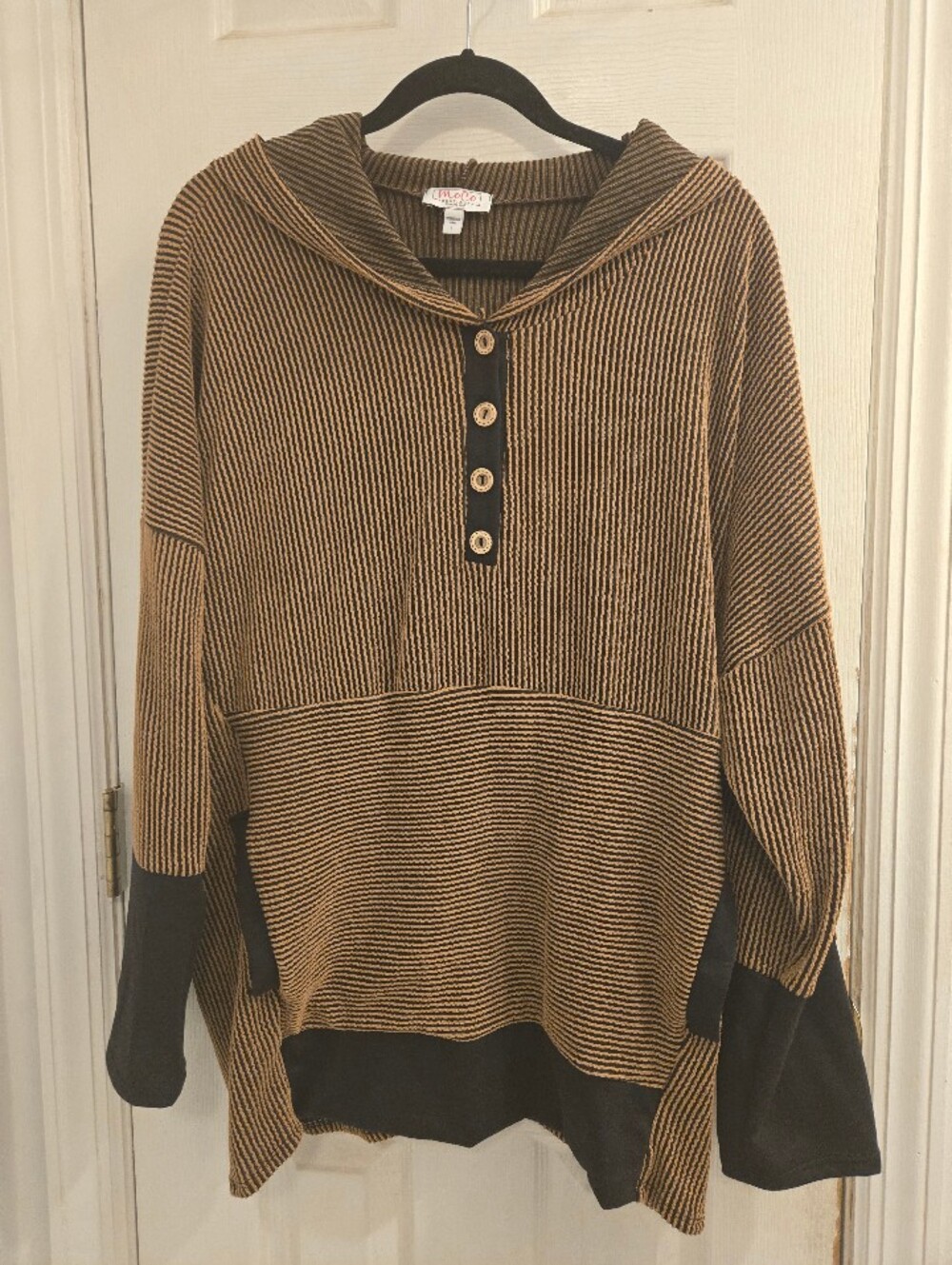 Moco Boutique Womens Hooded Pullover Large